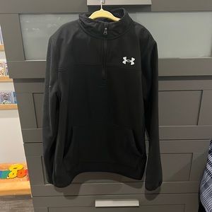 Boys black quarter zip Under Armor YMD pullover fleece